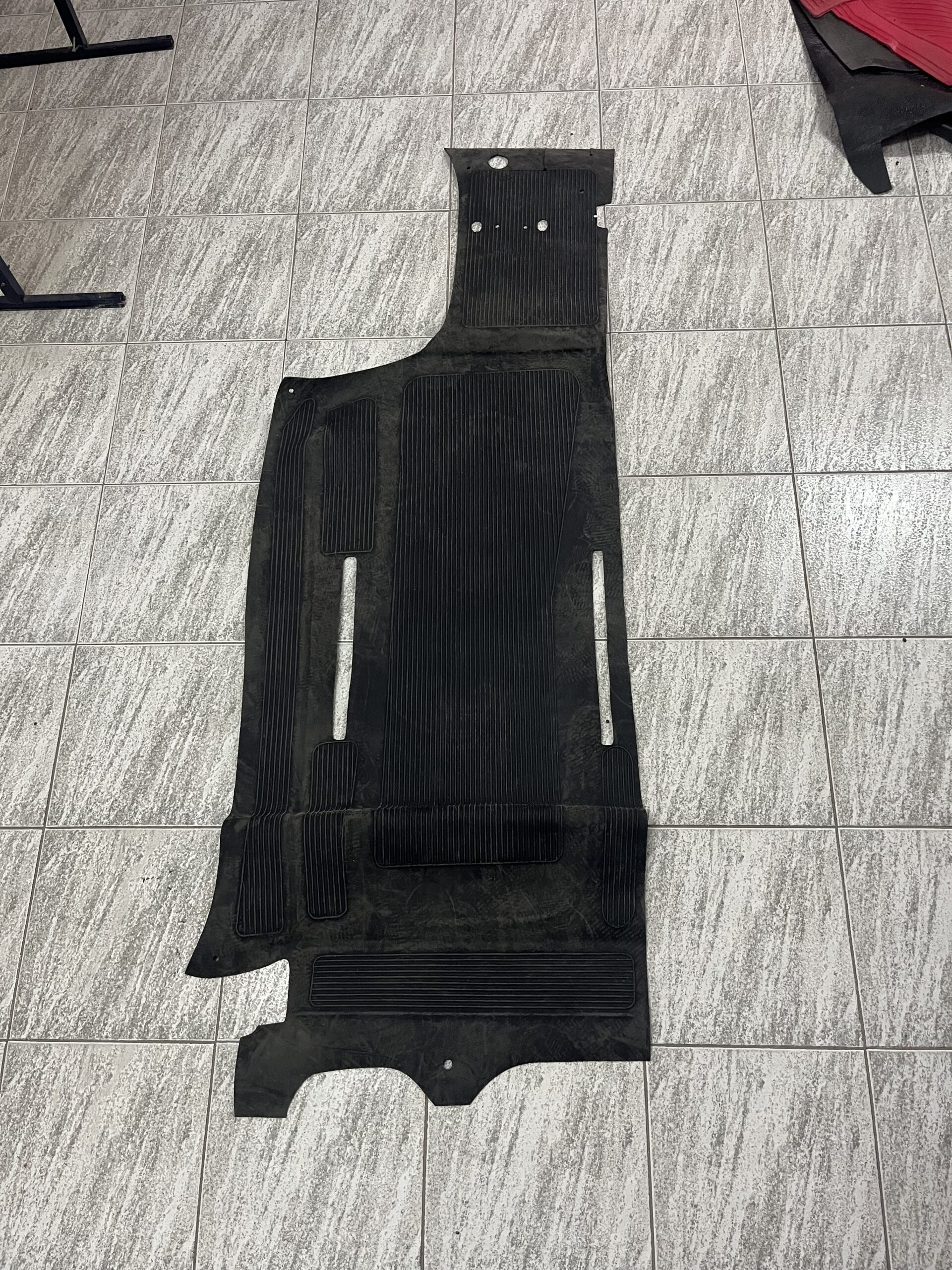 alfombra fiat 600 lateral izq