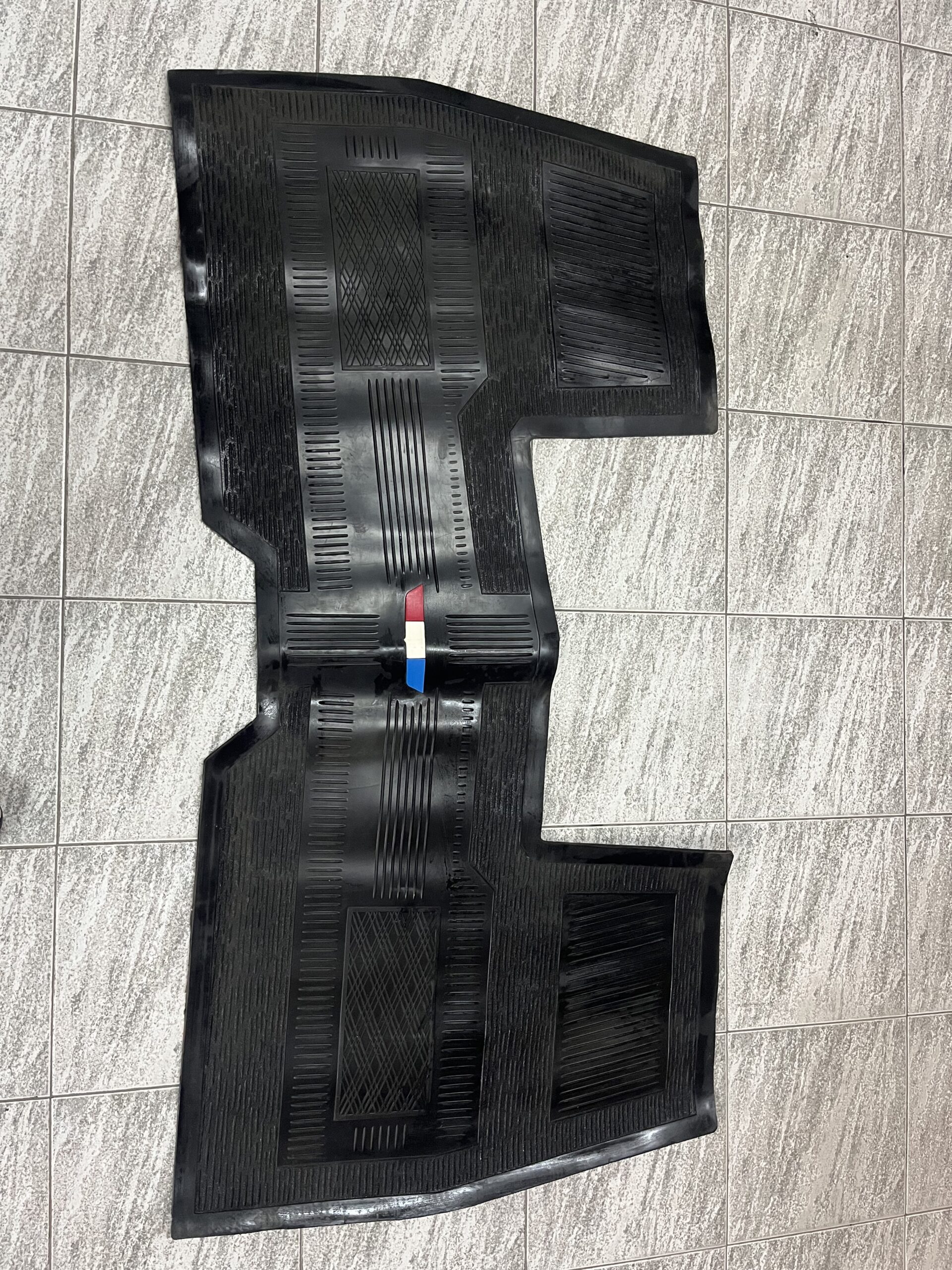 Alfombra Falcon delantera